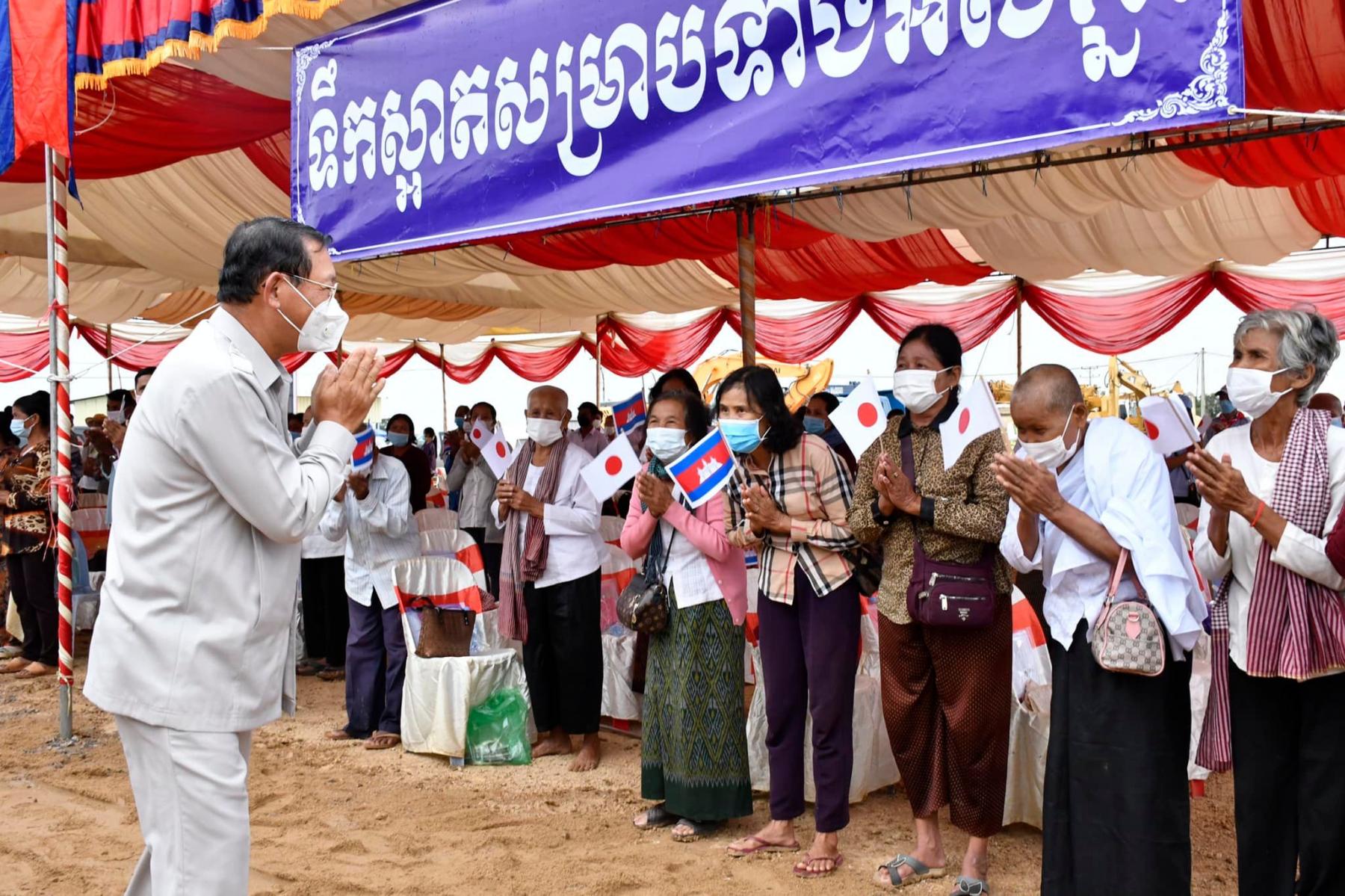 ឯកឧត្តមកិត្តិសេដ្ឋាបណ្ឌិត ចម ប្រសិទ្ធ ទេសរដ្ឋមន្ត្រី រដ្ឋមន្ត្រីក្រសួងឧស្សាហកម្ម វិទ្យាសាស្ត្រ បច្ចេកវិទ្យា និងនវានុវត្តន៍ ថ្ងៃបើកកម្មវិធីសាងសង់ក្នុងខេត្តពោធិ៍សាត់ ។ 